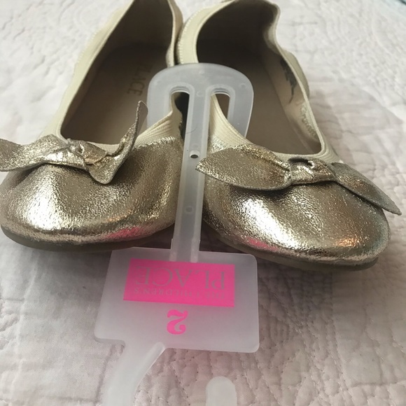 BNWT Girls Gold Slip On Shoes Size 2 - Picture 4 of 5